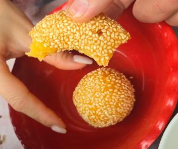 튀긴 짭쌀떡 반란(Bánh Rán)